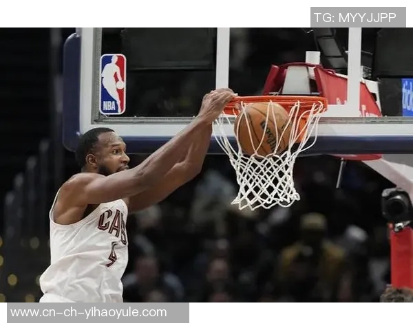 小莫布里首秀表现亮眼18分钟内砍下12分6板2助助球队取胜 小莫布里首秀表现亮眼18分钟内砍下12分6板2助助球队取胜