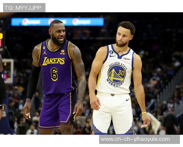 岁月如歌白发渐显詹姆斯与库里媒体日采访照引发球迷感慨