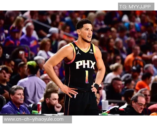 吉莱斯皮称赞布克决策果断自己专注于接球投篮半场贡献12分