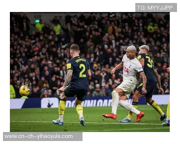 布伦南约翰逊热刺百场里程碑庆祝海报在社交媒体发布